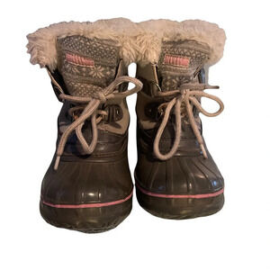 London Fog winter boots girls gray with/pink trim with faux fur lining size 12